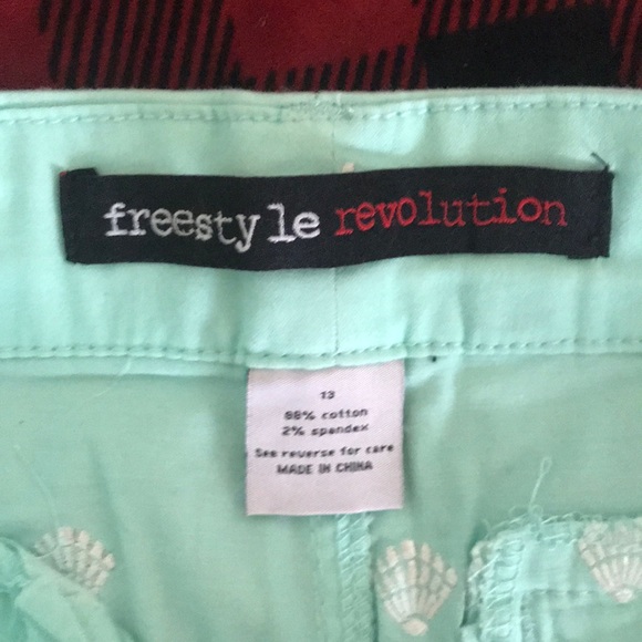 Mint green shell print shorts - Picture 4 of 4